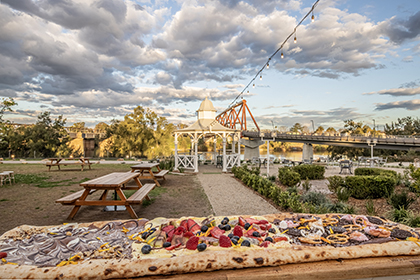 Emu Hall 1M Pizza