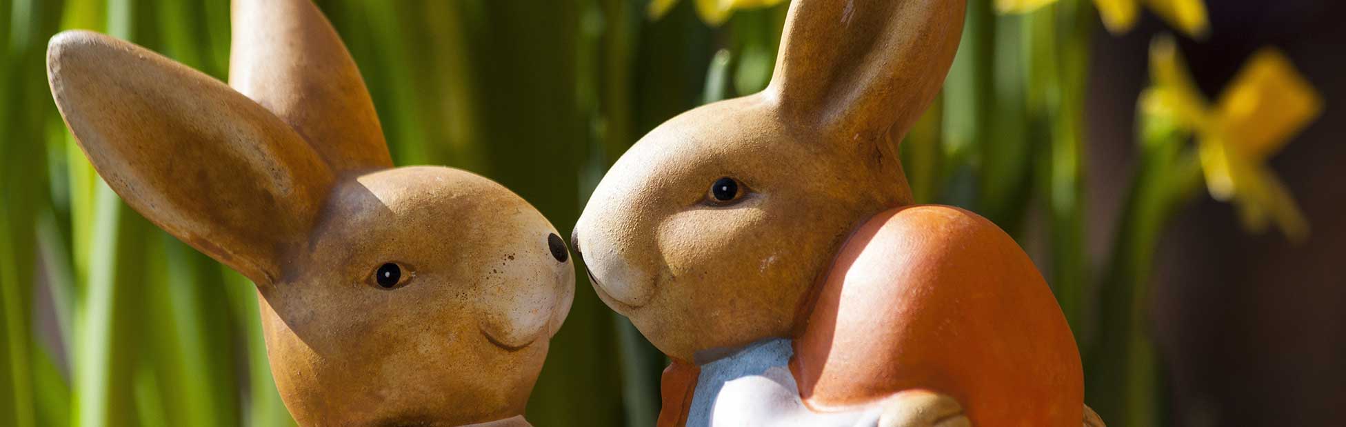 Garden ornament Easter bunnies holding egg