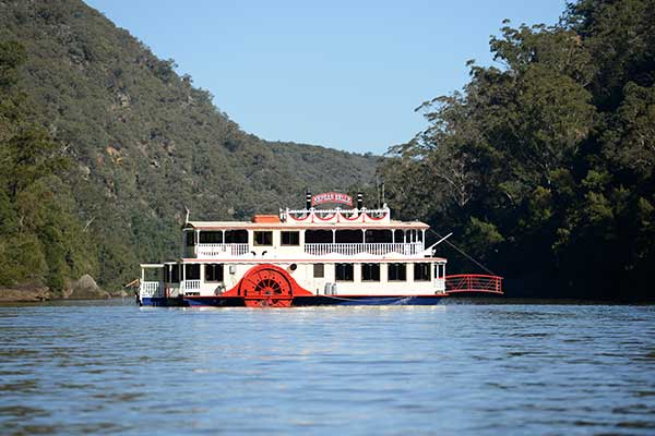 Nepean Belle turning around in Nepean Gorge