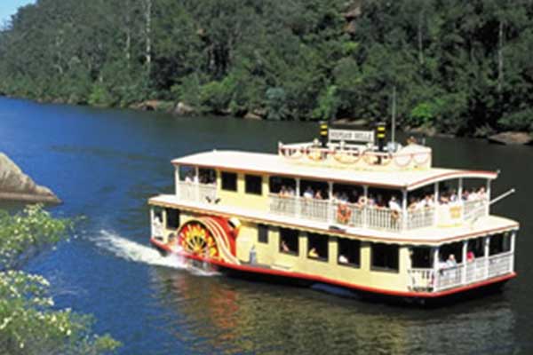 image of nepean belle on the river