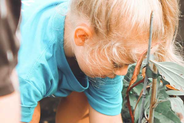 children gardening